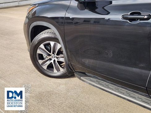 Used 2022 Toyota Highlander XLE FWD image 16