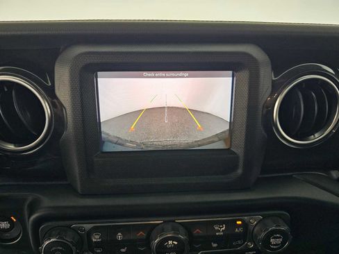 Used 2021 Jeep Wrangler Unlimited Sahara image 26