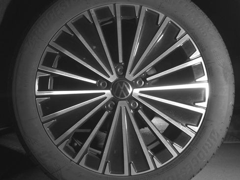 Used 2025 Volkswagen Taos SE image 14