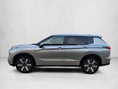 Used 2026 Mitsubishi Outlander SE FWD image 9