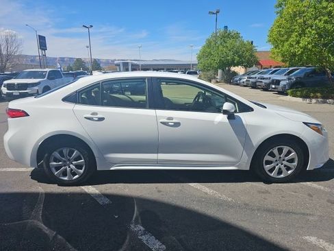Used 2025 Toyota Corolla LE image 4