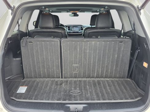 Used 2017 Toyota Highlander Limited FWD image 12