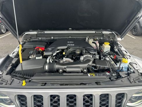 Used 2020 Jeep Gladiator Overland image 10