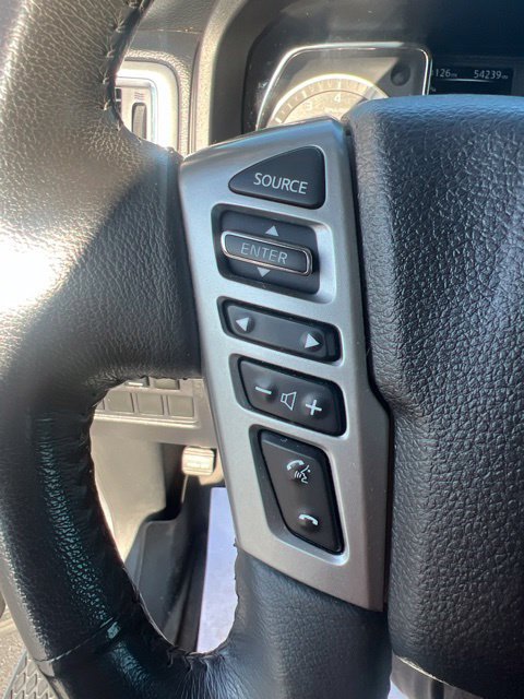 Used 2017 Nissan Titan SV AWD/4WD image 12