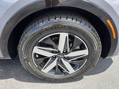 Used 2023 Kia Sorento EX w/ Panoramic Sunroof Package FWD image 8