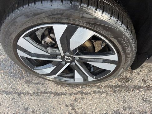 Used 2023 Volvo XC40 B5 Plus w/ Driver Assist Package image 7
