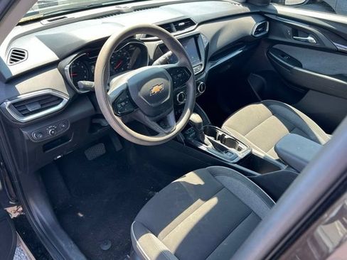 Used 2023 Chevrolet TrailBlazer LT w/ Convenience Package FWD image 13