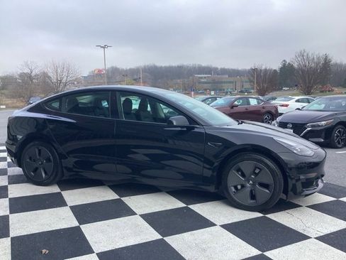 Used 2023 Tesla Model 3 Standard Range image 4