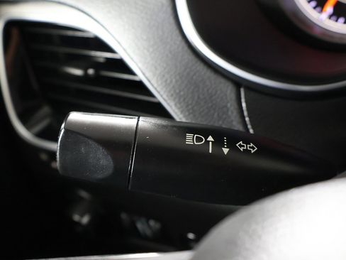 Used 2022 Jeep Cherokee Limited image 37