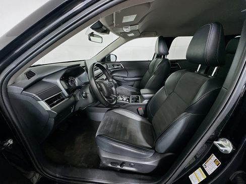 Used 2024 Mitsubishi Outlander SE image 13