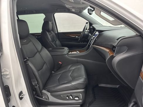 Used 2020 Cadillac Escalade ESV 4WD image 60