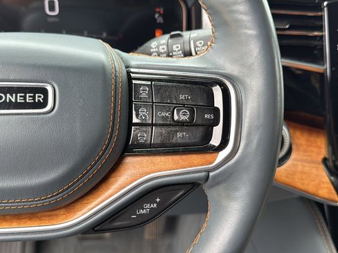 Used 2022 Jeep Grand Wagoneer Series III w/ Rear Seat Video Group 1 image 17