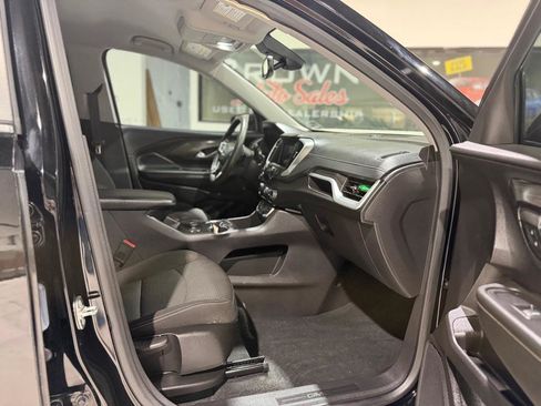 Used 2024 GMC Terrain SLE w/ Driver Convenience Package FWD image 14