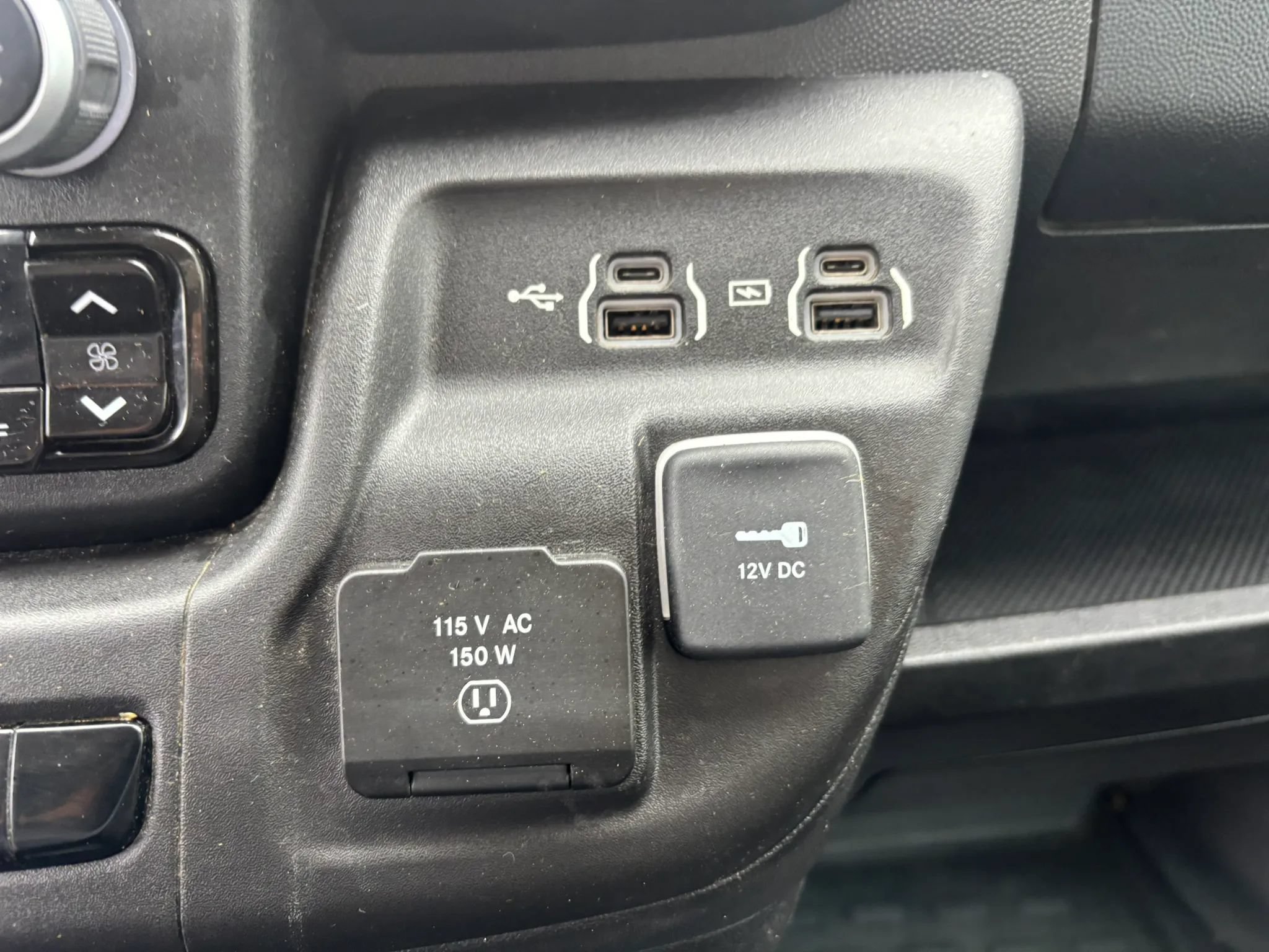 Used 2022 RAM ProMaster 2500 w/ Premium Appearance Group FWD image 26