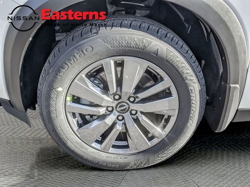 New 2025 Nissan Pathfinder SV w/ SV Premium Package image 28