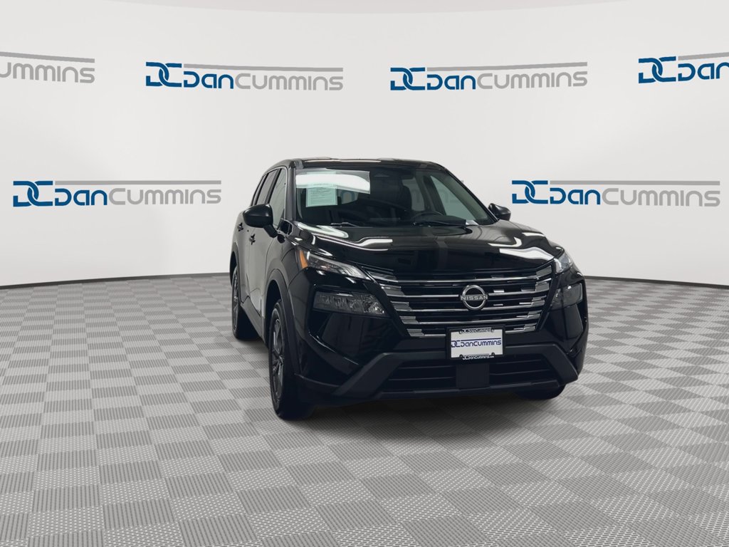 Used 2024 Nissan Rogue S FWD image 3