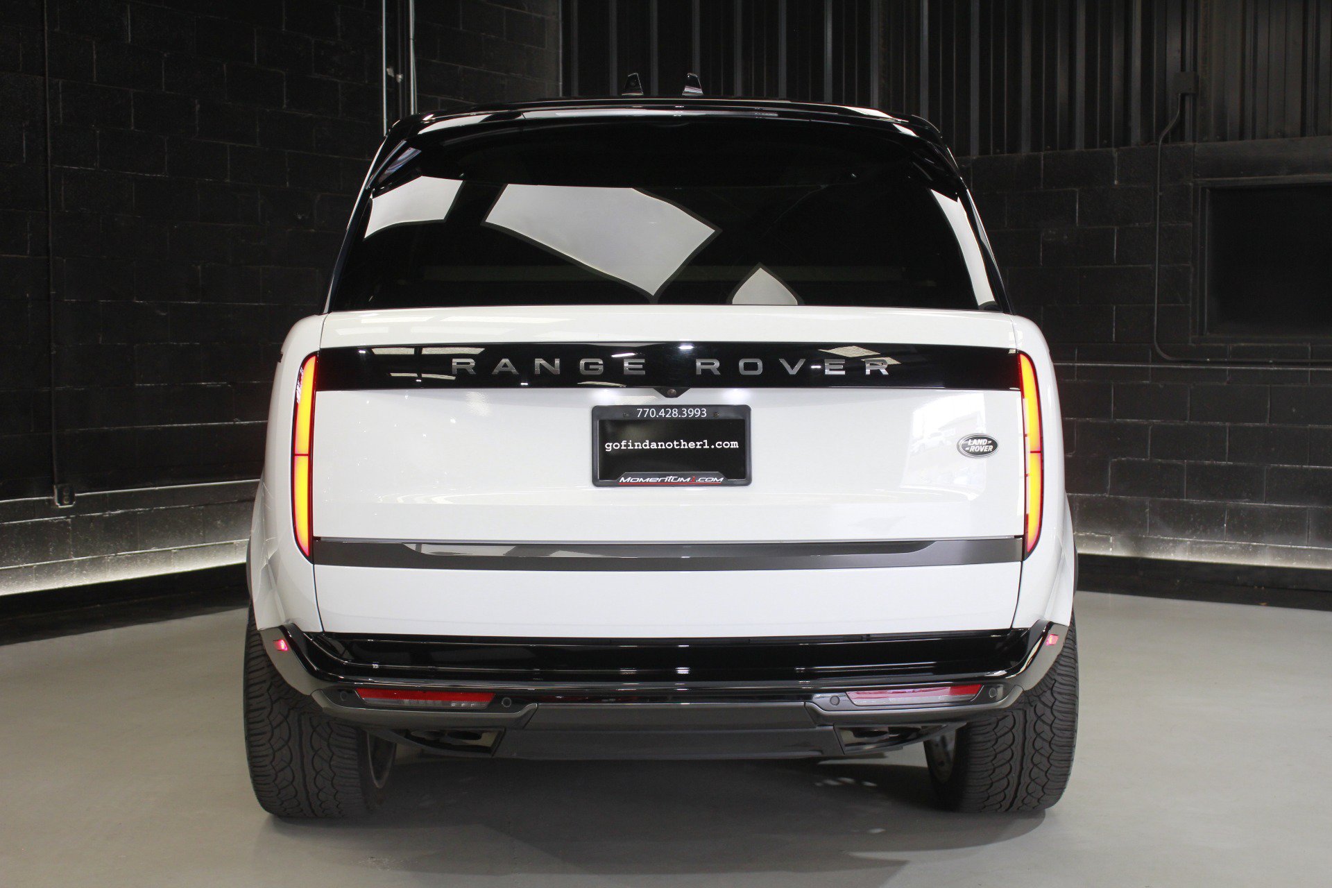 Used 2023 Land Rover Range Rover Long Wheelbase Autobiography AWD/4WD image 16