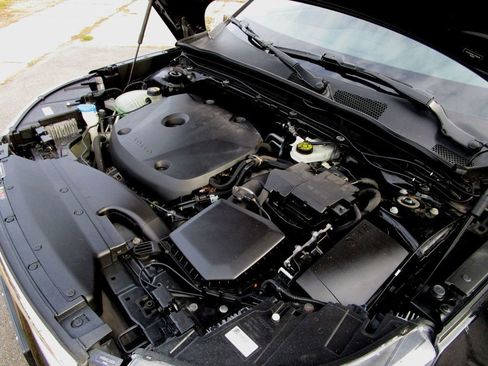 Used 2020 Volvo XC40 T5 Momentum w/ Protection Package Premier image 38