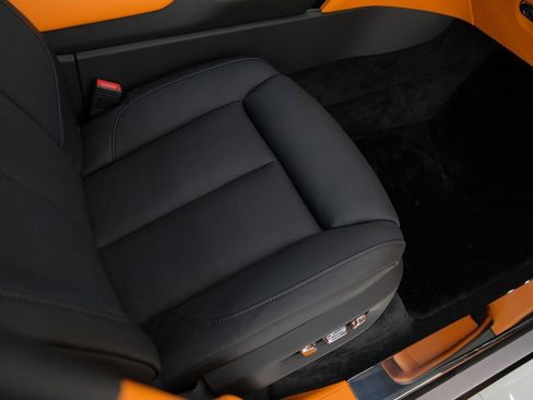 Used 2026 Rolls-Royce Cullinan image 32