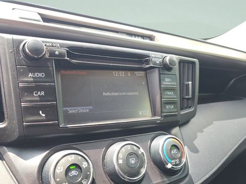 Used 2017 Toyota RAV4 LE image 21