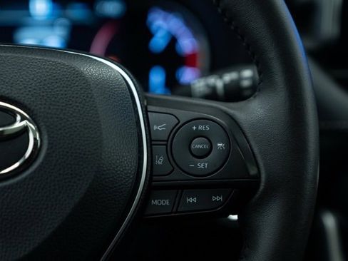 Used 2023 Toyota RAV4 XLE Premium image 19