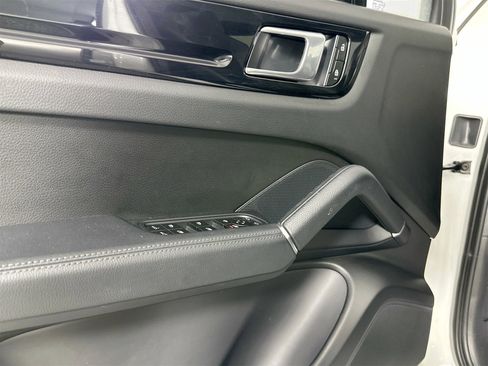 Certified 2023 Porsche Cayenne Coupe image 31