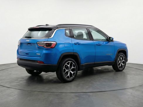 Used 2025 Jeep Compass Limited AWD/4WD image 9