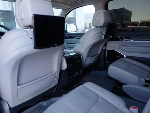 Used 2022 Jeep Wagoneer Series III w/ Premium Group I image 13