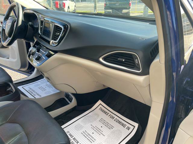 Used 2020 Chrysler Pacifica Touring-L FWD image 30