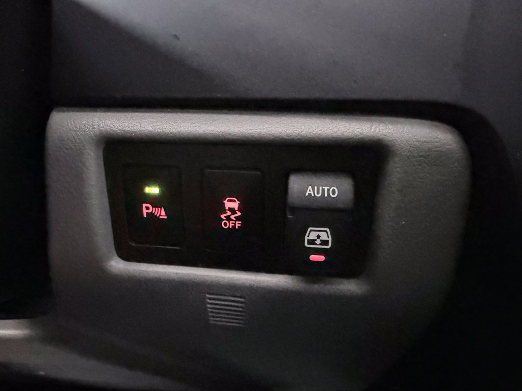 Used 2018 Toyota Sequoia Platinum AWD/4WD image 25