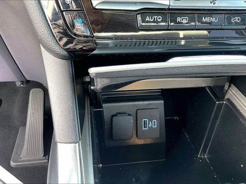 Used 2023 Ford Explorer Limited w/ Hybrid Equipment Group 310A AWD/4WD image 32