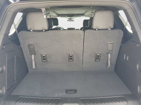 Used 2023 GMC Yukon SLT RWD image 9