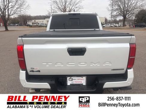 Used 2025 Toyota Tacoma TRD Sport w/ TRD Sport Upgrade Package image 4