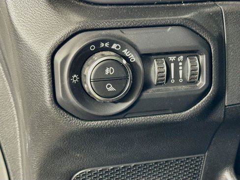 Used 2022 Jeep Gladiator Sport AWD/4WD image 13