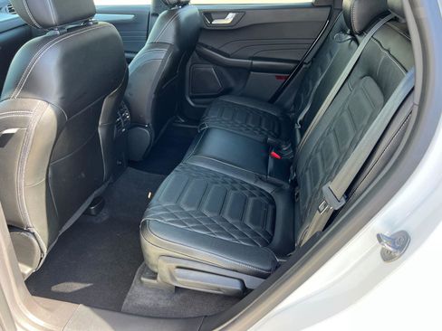 Used 2023 Ford Escape Platinum w/ Premium Technology Package AWD/4WD image 21