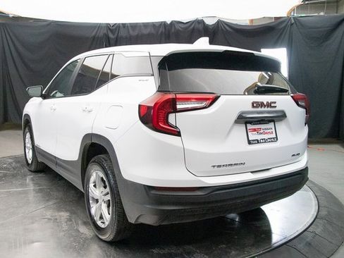 Used 2024 GMC Terrain SLE image 10