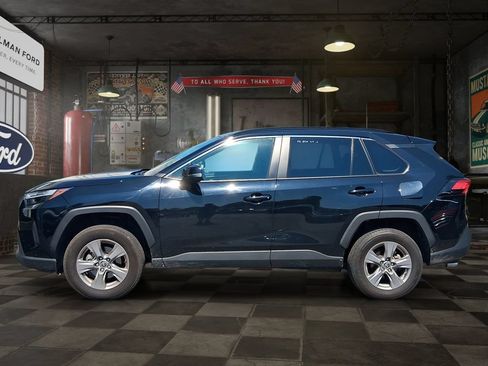 Used 2025 Toyota RAV4 XLE AWD/4WD image 3