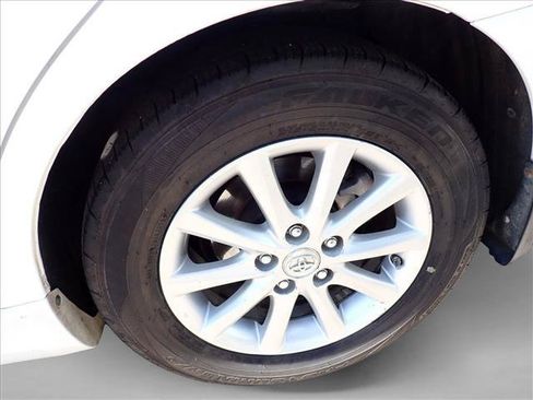 Used 2011 Toyota Camry XLE FWD image 7