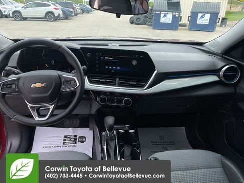Used 2025 Chevrolet Trax LT w/ Driver Confidence Package FWD image 20