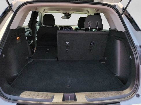 Used 2025 Chevrolet TrailBlazer LT w/ Driver Confidence Package FWD image 32