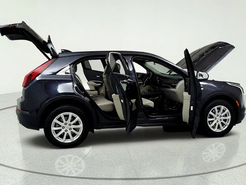 Certified 2023 Cadillac XT4 Luxury w/ Cold Weather Package FWD image 13