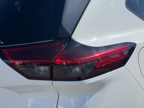 Used 2024 Nissan Rogue SV FWD image 6
