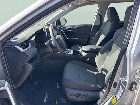 Used 2024 Toyota RAV4 XLE w/ Convenience Package image 24