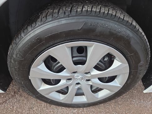 Certified 2025 Toyota Corolla LE image 9