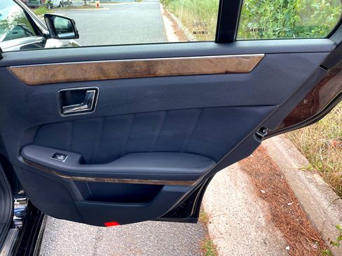 Used 2010 Mercedes-Benz E 350 4MATIC Sedan image 20