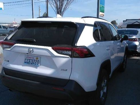 Used 2024 Toyota RAV4 XLE FWD image 4