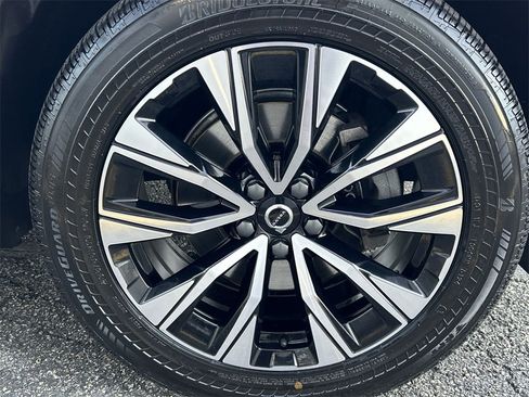 Certified 2023 Volvo XC60 B5 Plus w/ Climate Package image 13