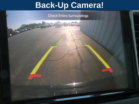 Used 2023 Chrysler Pacifica Touring-L FWD image 21