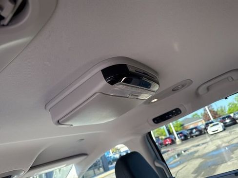 Used 2017 Chrysler Pacifica Touring-L FWD image 13