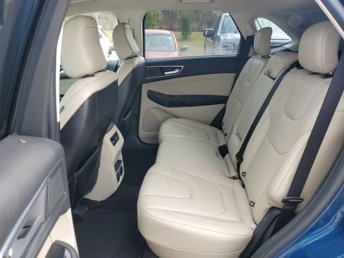 Used 2020 Ford Edge Titanium image 32